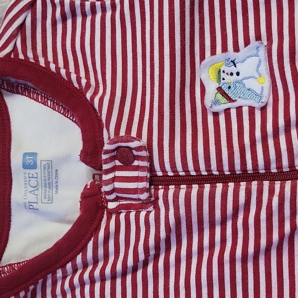 CHILDREN'S PLACE Unisex red & white stripe winter theme footie pajamas size 3T - Picture 3 of 6